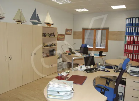 Oficina técnica con la zona de atención al cliente