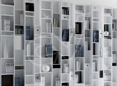Estantería blanca de composición irregular que cubre toda la pared