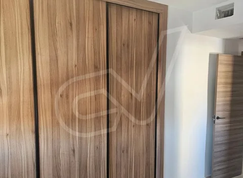 Frente de armario de puertas correderas en madera